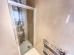 En-suite- click for photo gallery
